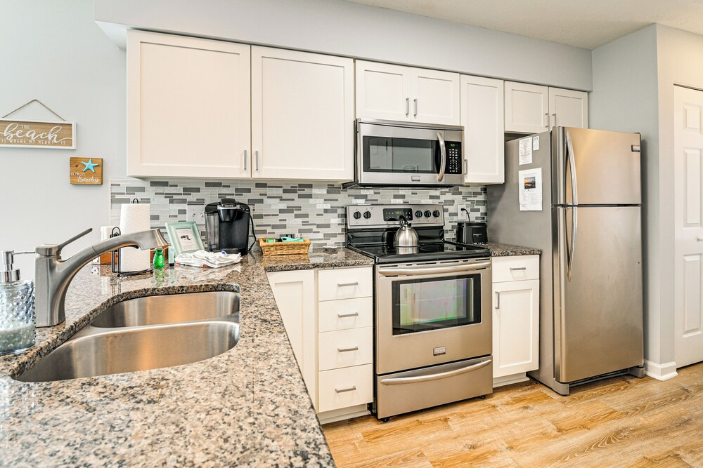 Resort Amenity Access: Chic Myrtle Beach Condo!