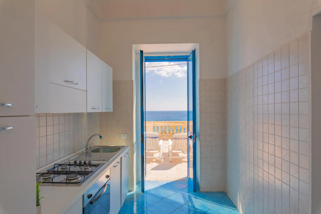 Holiday home with sea view in Castro, on the Adria-Marinè