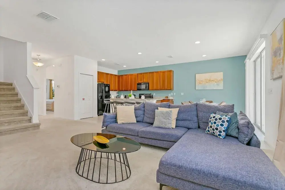 6BR Family Home w Private Pool and Netflix