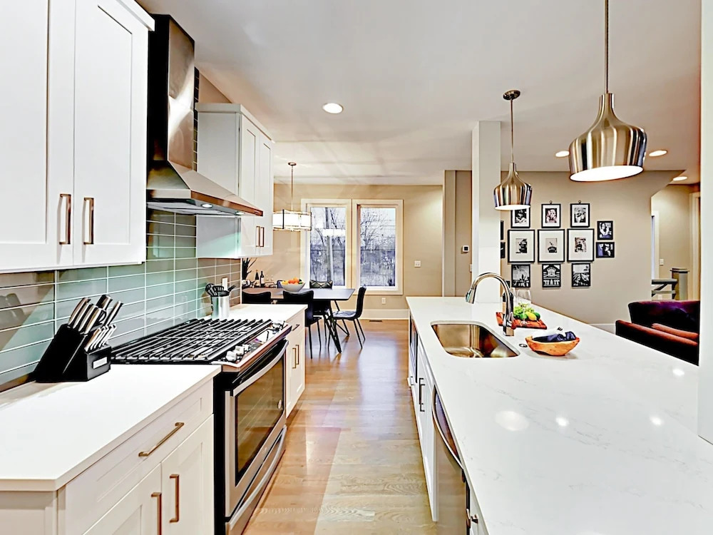 1011A 12th Ave North - 3 Br Townhouse
