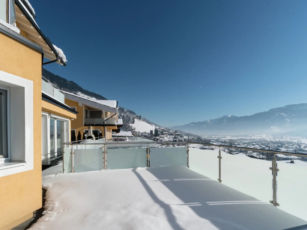 Hilltop apartment in Piesendorf with balcony