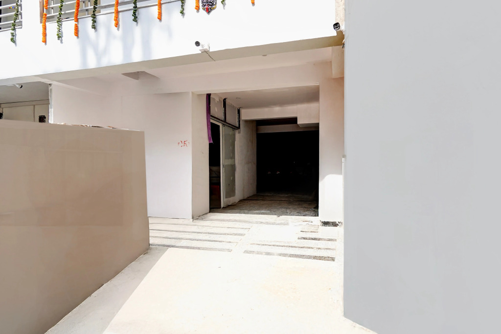 Super Townhouse Sector 18 Udhyog Vihar
