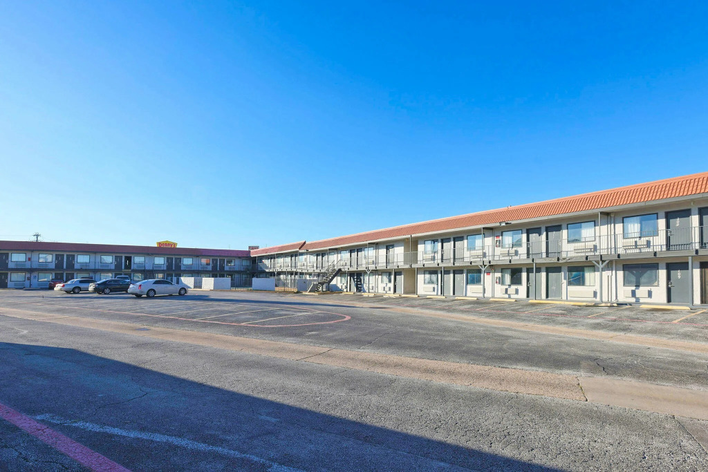 Super 7 Inn Dallas Near Duncanville