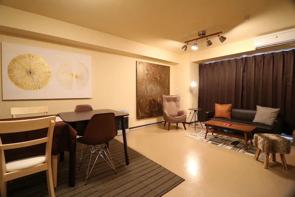 Sepia yamanote room202