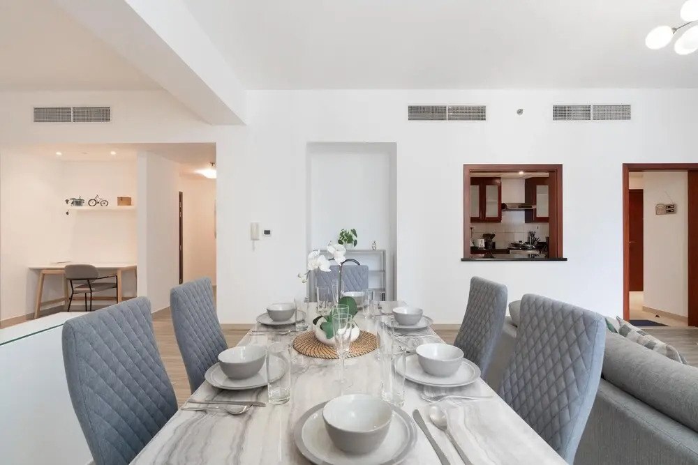 Whitesage - Magnificent Waterfront Apt, Steps From the Beach