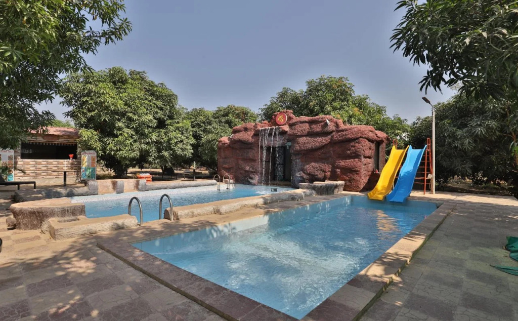 Capital O 24717 Raichura Farm Stay