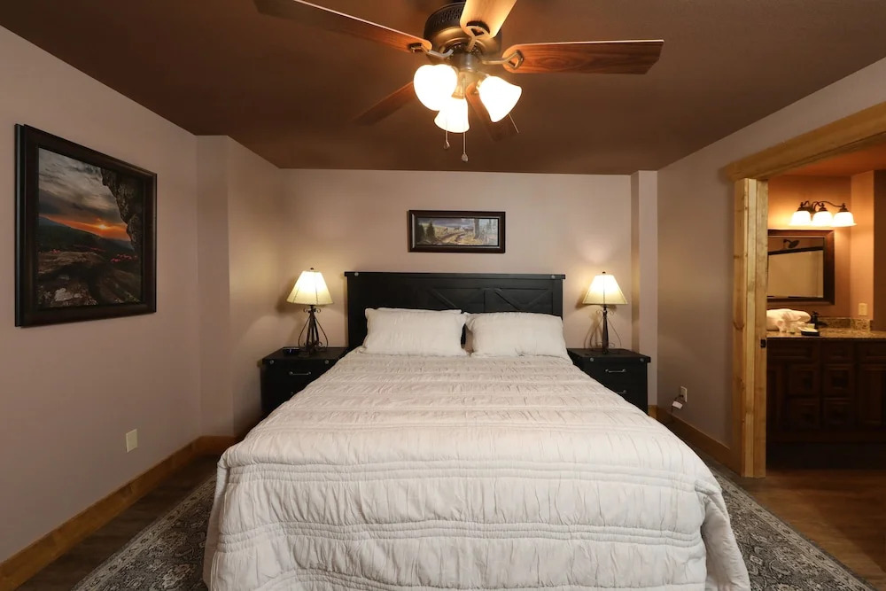 Splash Time Cinema - Six Bedroom Chalet