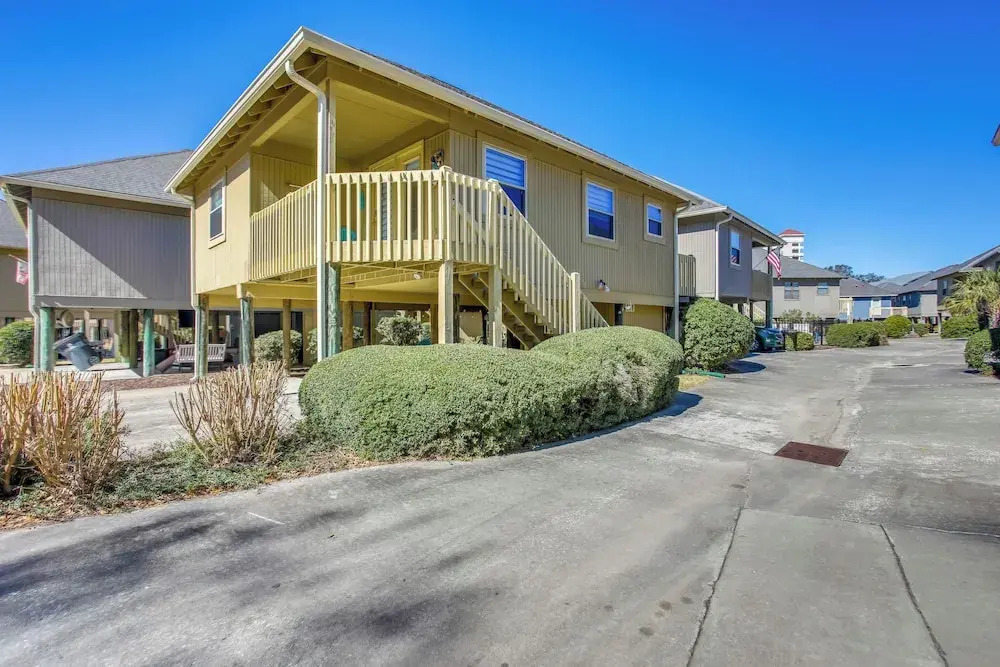 Myrtle Beach Cottage, Walk to Pools + Beach