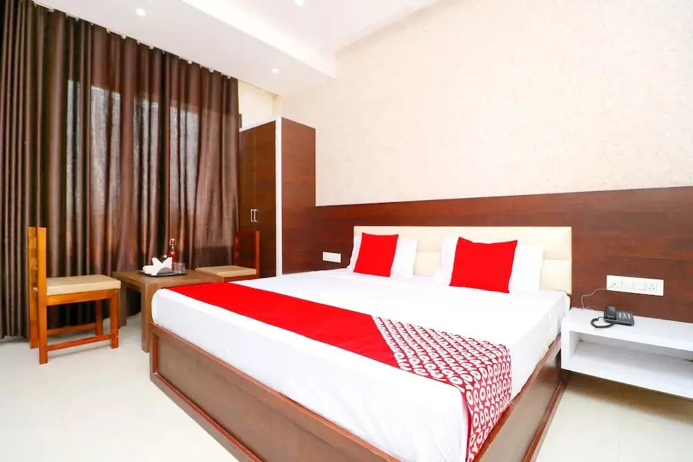 Hotel Dreamland by OYO Rooms