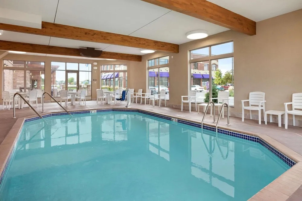 Country Inn & Suites by Radisson Roseville - St Paul