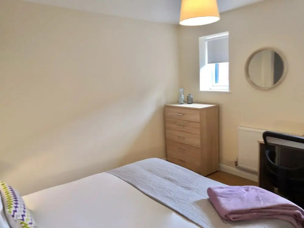 Modern Comfortable 2 & 3 Bed Apartments, Free Parking, Wifi, Headington, Close to Hospitals, Science Park & Brookes University