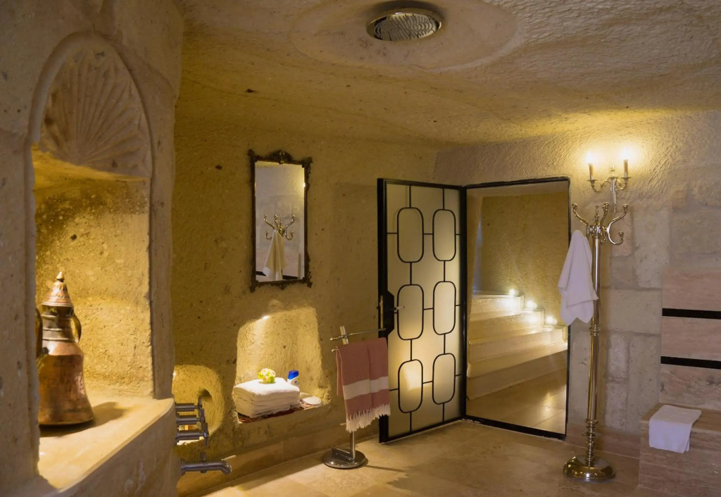 Hezen Cave Hotel