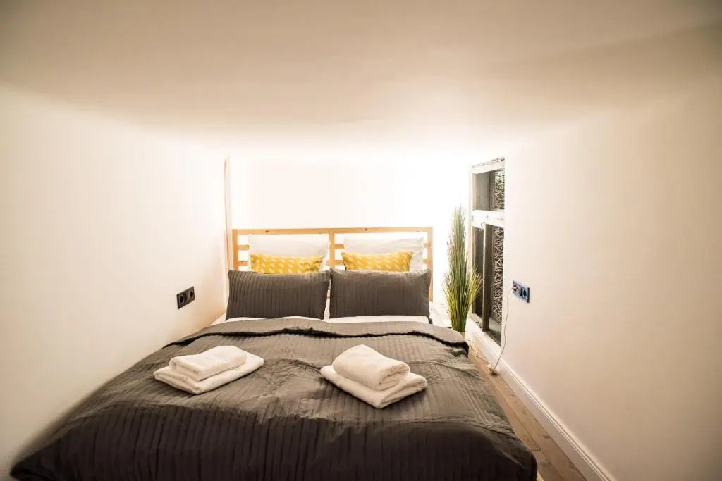 Very stylish and fresh studio home in the center