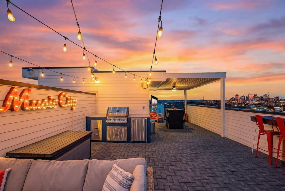 Nashvegas 13 Beds Rooftop Views Mins to Broadway