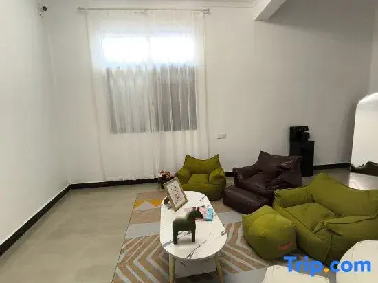 Mangshi Youwang Hostel