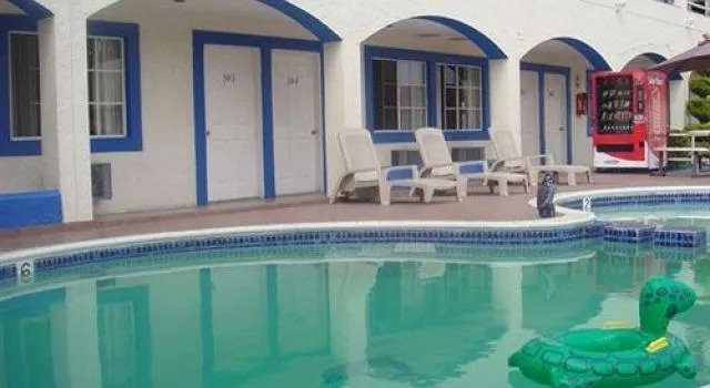 Hotel Pueblito Inn