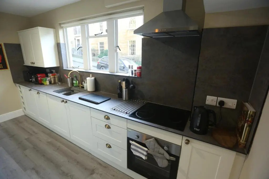 Entire Victorian Lodge in a privately gated estate with secure parking for two cars and a newly refurbished bathroom