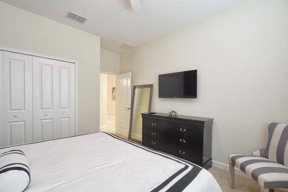 Storey Lake-6 Bedroom Pool Home- 1652ST