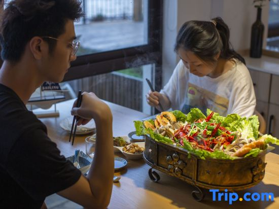 Xiangshan Morning Mountain Evening Sea Homestay