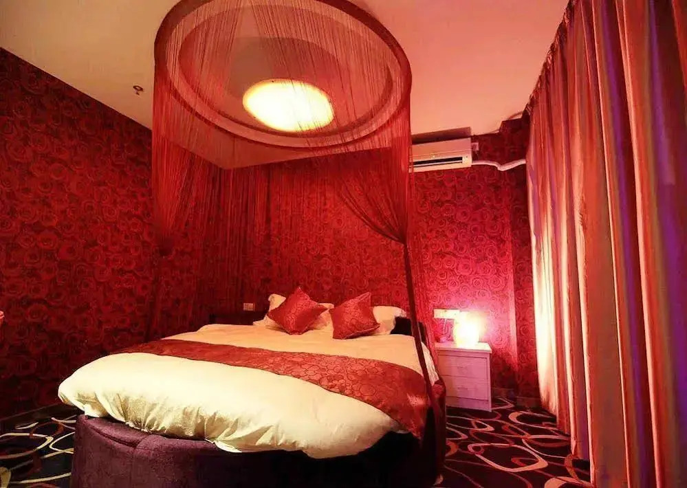 Zhuimei Theme Hotel