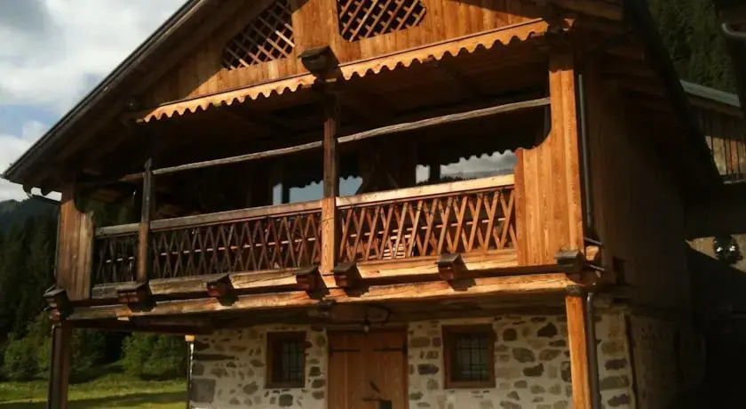 Tabià al di là de lAiva