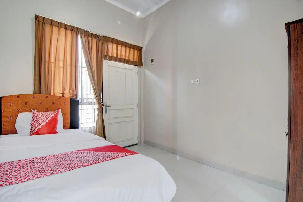 OYO 92806 Penginapan Geby Syariah