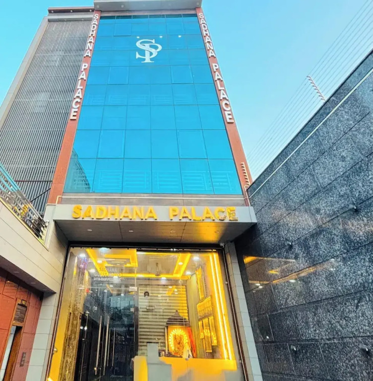 Hotel sadhana palace
