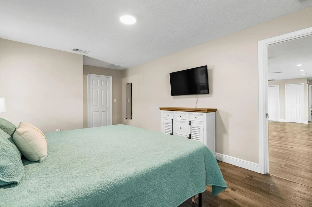 Heated Pool Hot tub Clearwater Dunedin Pet Friendly