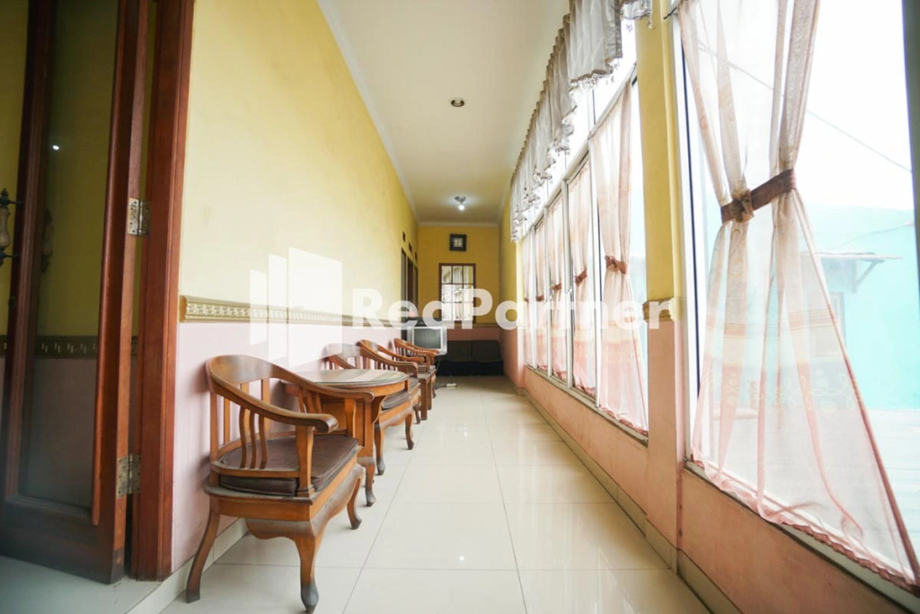 Surabaya Jaya Hotel near Soekarno Hatta Airport Redpartner