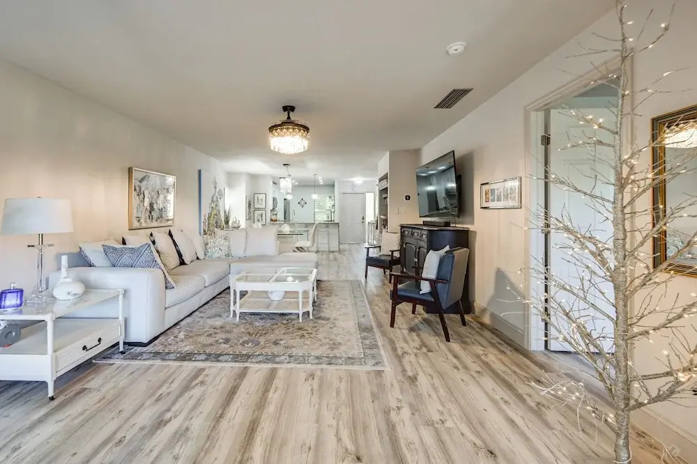 4 Mi to Beach! Naples Snowbird Nest w/ Pool Access