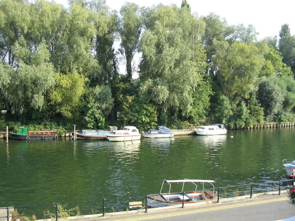 Uno Thames Hotel Maidenhead -Reopened Brand New Again -FREE PARKING