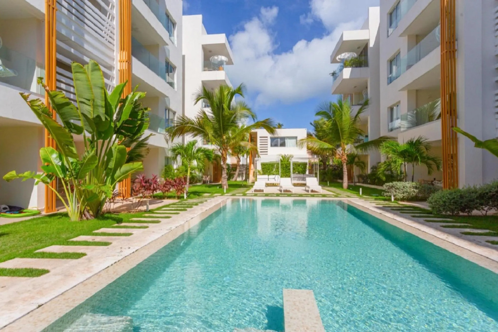 Gorgeous Condos Steps From the Beach B2