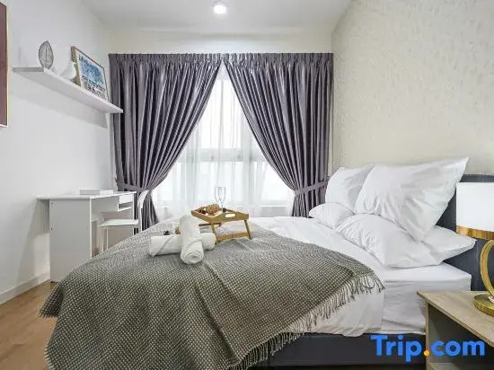 Stylish 3BR M Vertica Walk to MRT & Velocity Mall