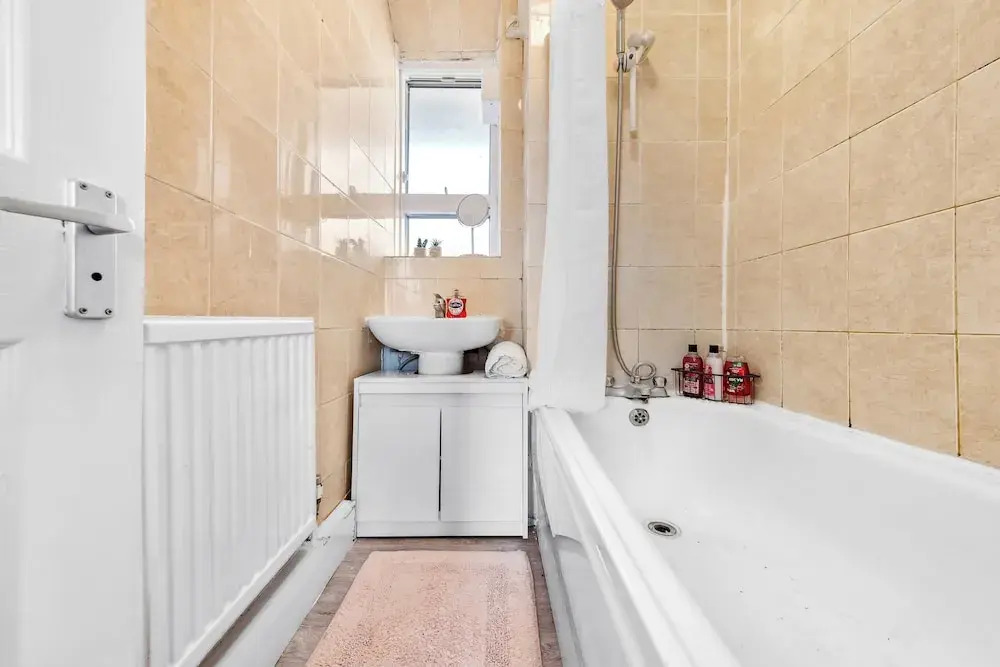 Modern 2-Bed Apartment Sleeps 7