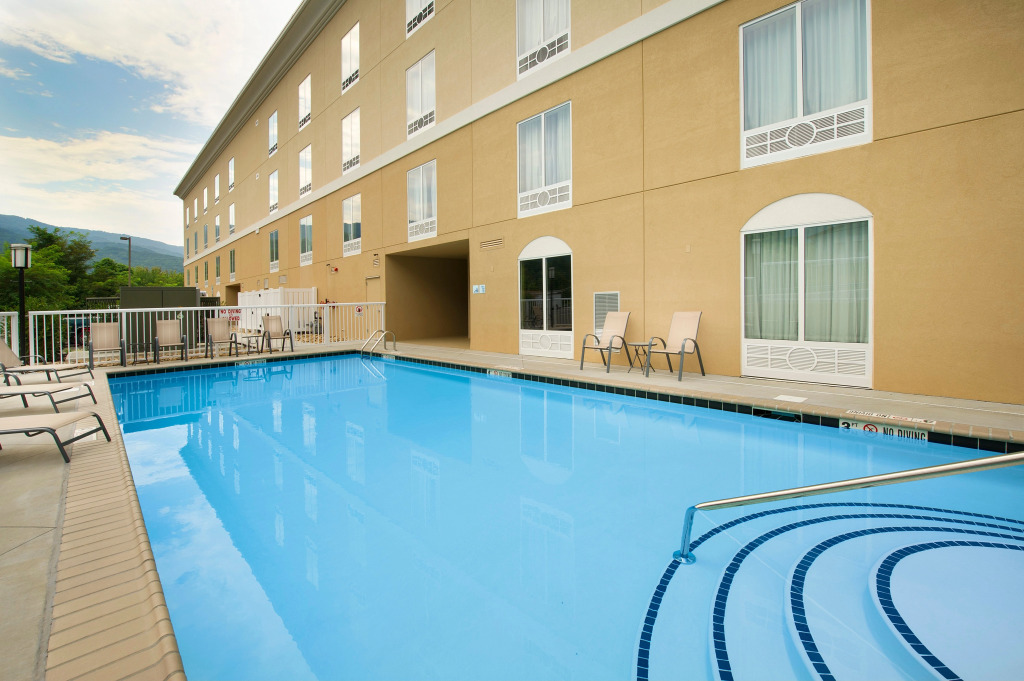 Holiday Inn Express & Suites Caryville by IHG