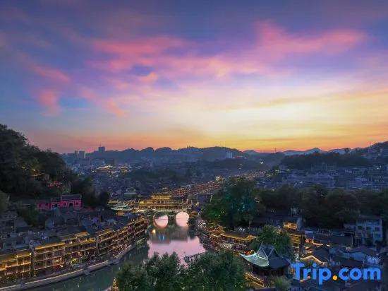 Valley Flowers Memory Phoenix Ancient City(Free Coffee &tea，Self-service Laundry &Drying)
