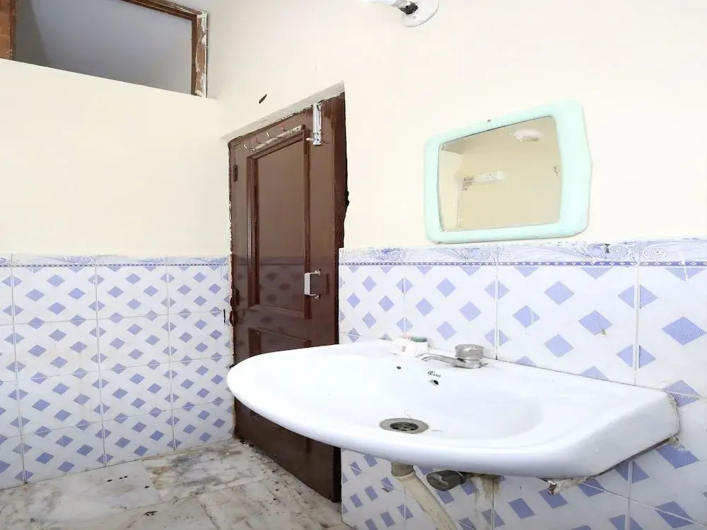 OYO 13140 Mayur palace