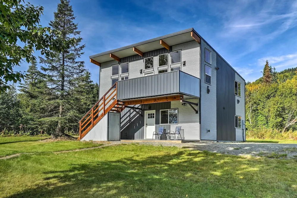 Secluded Getaway w/ Deck, Steps to Fritz Creek!