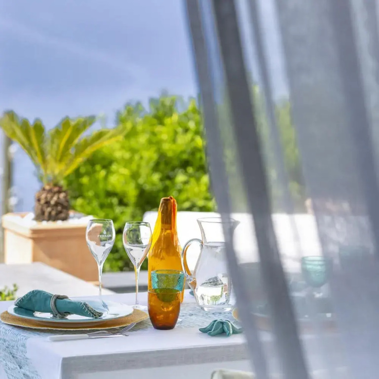 JJ Capri in Capri With 2 Bedrooms and 2 Bathrooms