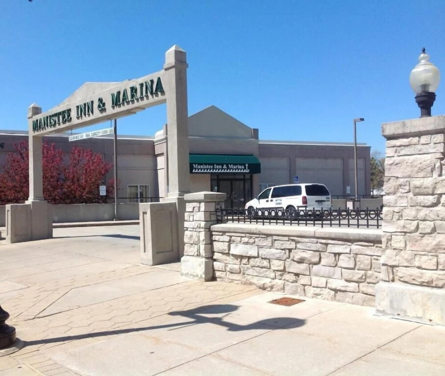 Manistee Inn & Marina