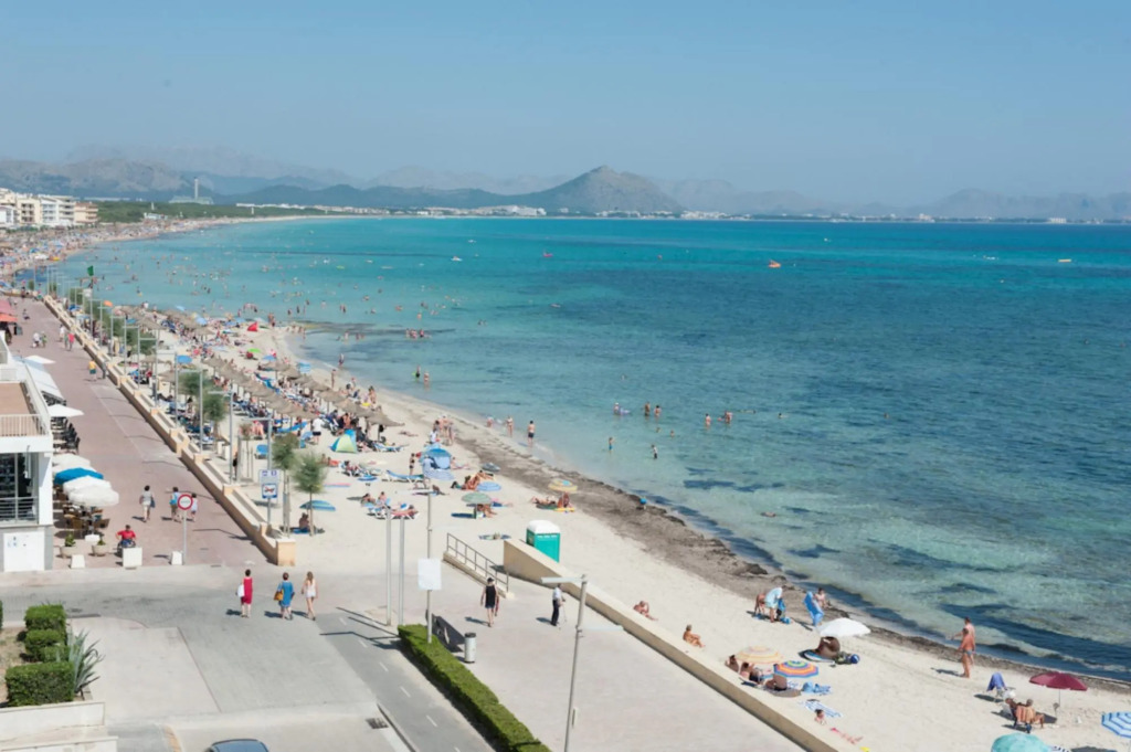 CASTELLO PLATJA - Beautiful apartment with sea views and only 100 metres away from the beach in Can Picafort. Free WiFi
