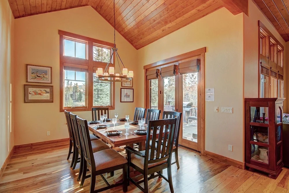Shock Hill Escape 4 Bedroom Home
