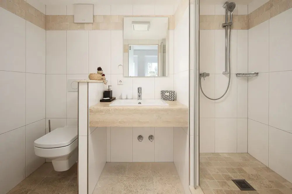 Hotel Vier Jahreszeiten direkt an den Kliniken und Therme Bad Krozingen, nahe Freiburg