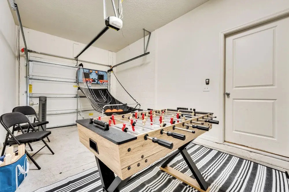 4 Mi to Wdw: Sleek Townhome w/ Community Pool!