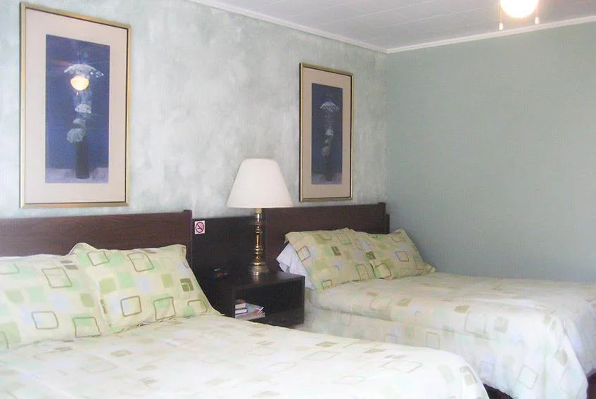 45th Parallel Motel