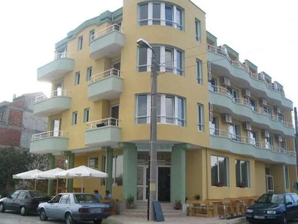 Family Hotel Lazuren Briag