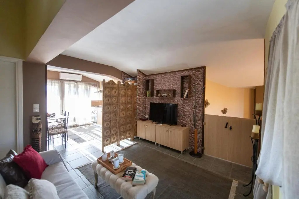 House Nefeli