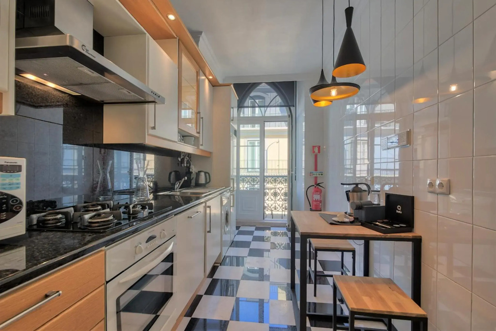 Nomad's Fine Arts in Chiado with Garage