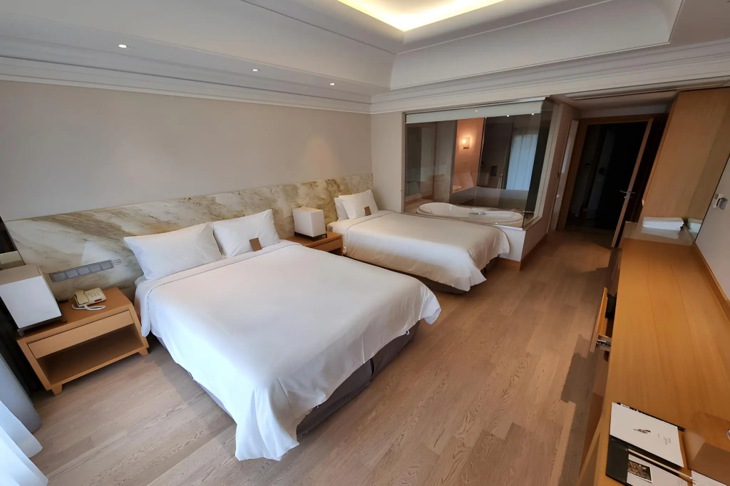 Pinegrove Hotel