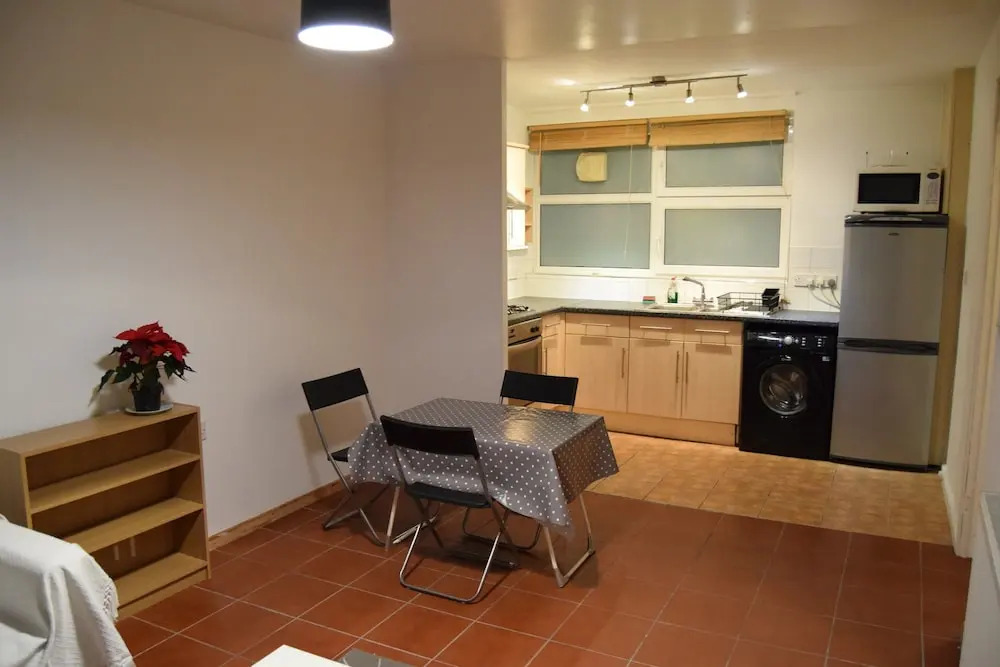 Spacious 1 Bedroom Apartment in London